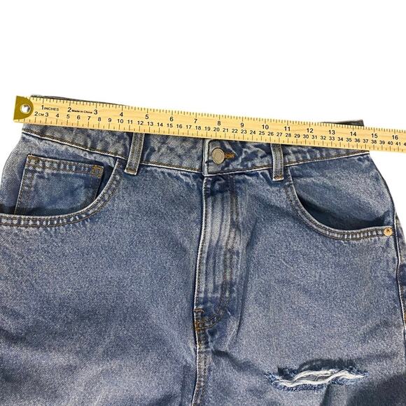 PrettyLittleThing Distressed Straight Leg Jeans - Mid Blue, Size US 6 - Picture 3 of 7